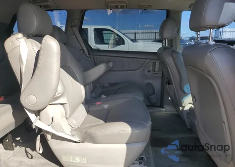 2005 Toyota Sienna Xle z USA, uszkodzony, nr VIN 5TDBA22C85S031753